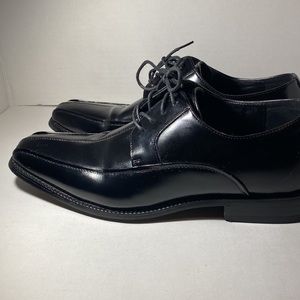 Stacy Adams Bike toe styled lace up shoe. leather memory foam. Classic Oxford
